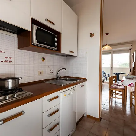 Apartment Bright 2 100 Mt From The - Beahost